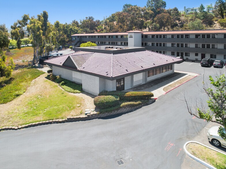 135 Encinitas Blvd, Encinitas, CA à louer - Photo principale - Image 2 de 5