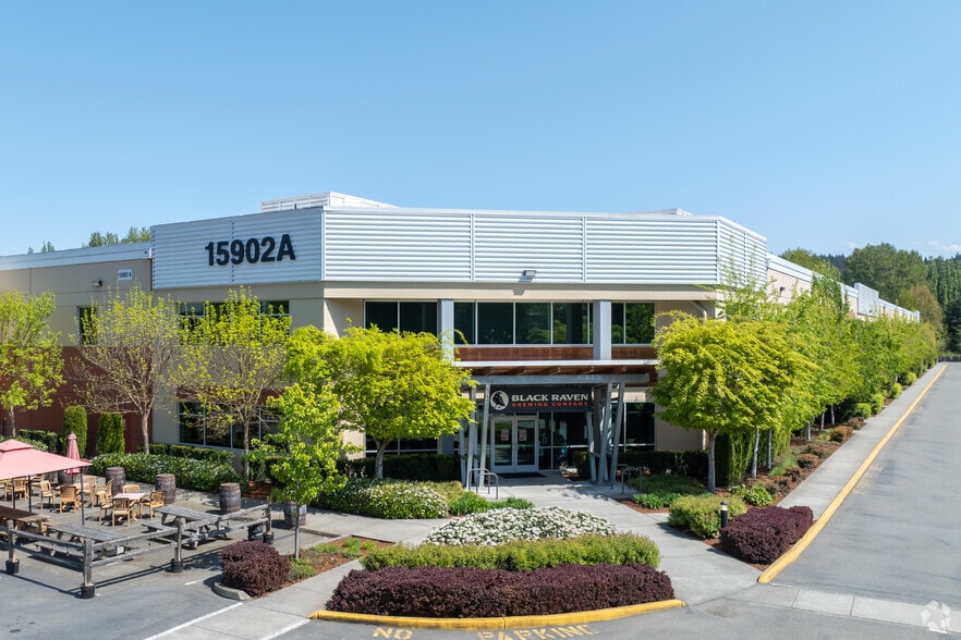 15902 Woodinville-Redmond Rd, Woodinville, WA for lease - Primary Photo - Image 1 of 9