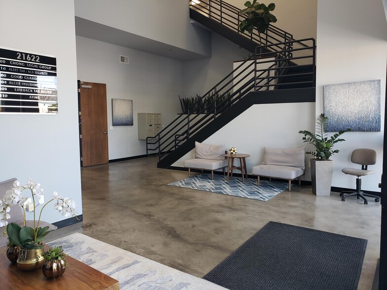 21540-21622 Plummer St, Chatsworth, CA for lease - Lobby - Image 2 of 7