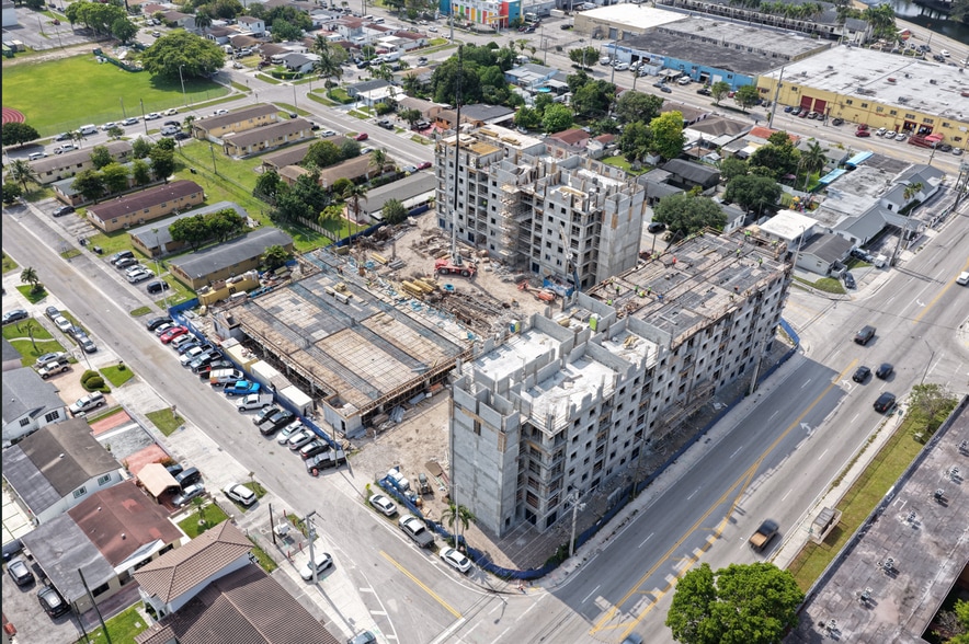 1200 W 25th Pl, Hialeah, FL à vendre - Photo du bâtiment - Image 3 de 7