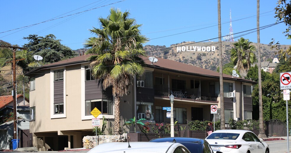 2649 N Beachwood Dr, Los Angeles, CA for sale - Primary Photo - Image 2 of 12