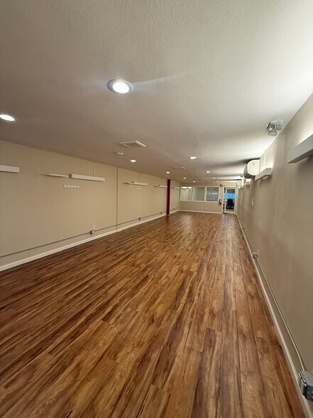 17 E 4th Ave, San Mateo, CA à louer - Photo du bâtiment - Image 2 de 8