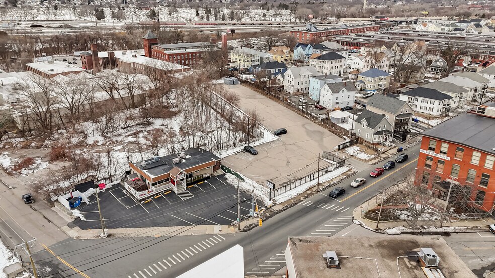 1091 Main St, Pawtucket, RI à vendre - Photo du bâtiment - Image 3 de 36
