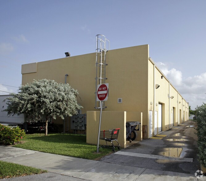 4201-4261 SW 72nd Ave, Miami, FL à louer - Photo du bâtiment - Image 2 de 20