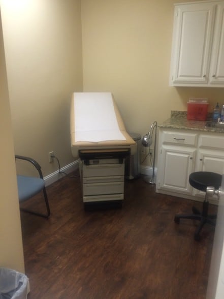 2727 Bolton Boone Dr, DeSoto, TX for sale - Interior Photo - Image 3 of 6