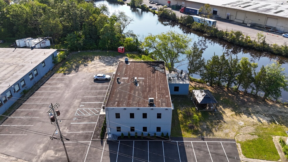 90 Irons St, Toms River, NJ for lease - Building Photo - Image 2 of 24
