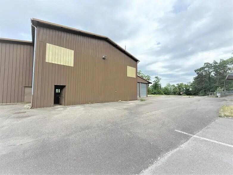 Flex in Besançon for sale - Building Photo - Image 2 of 18