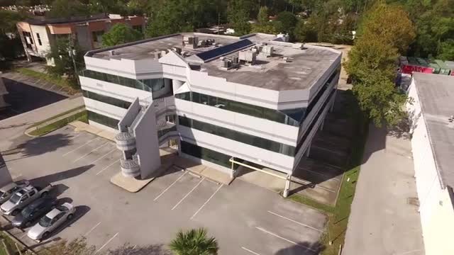 3550 University Blvd S, Jacksonville, FL à vendre - Vidéo sur l’inscription commerciale - Image 1 de 1