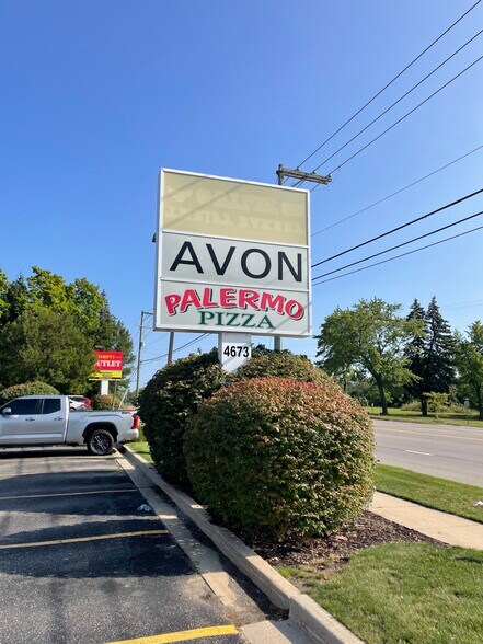 4643 Alpine Ave NW, Comstock Park, MI à louer - Photo du bâtiment - Image 2 de 2