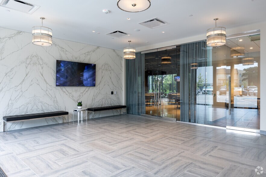 190 TC Jester Blvd, Houston, TX à louer - Hall d’entrée - Image 3 de 66
