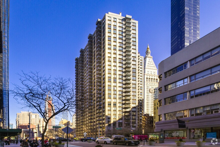 950 Broadway, New York, NY à louer - Photo du bâtiment - Image 1 de 8