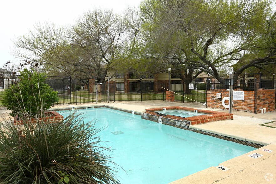 1705 Crossing Pl, Austin, TX à vendre - Photo du bâtiment - Image 3 de 5