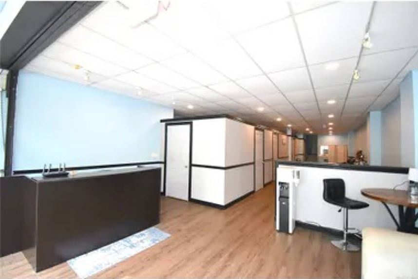 89 E Shore Rd, Manhasset, NY à louer - Photo du bâtiment - Image 3 de 6