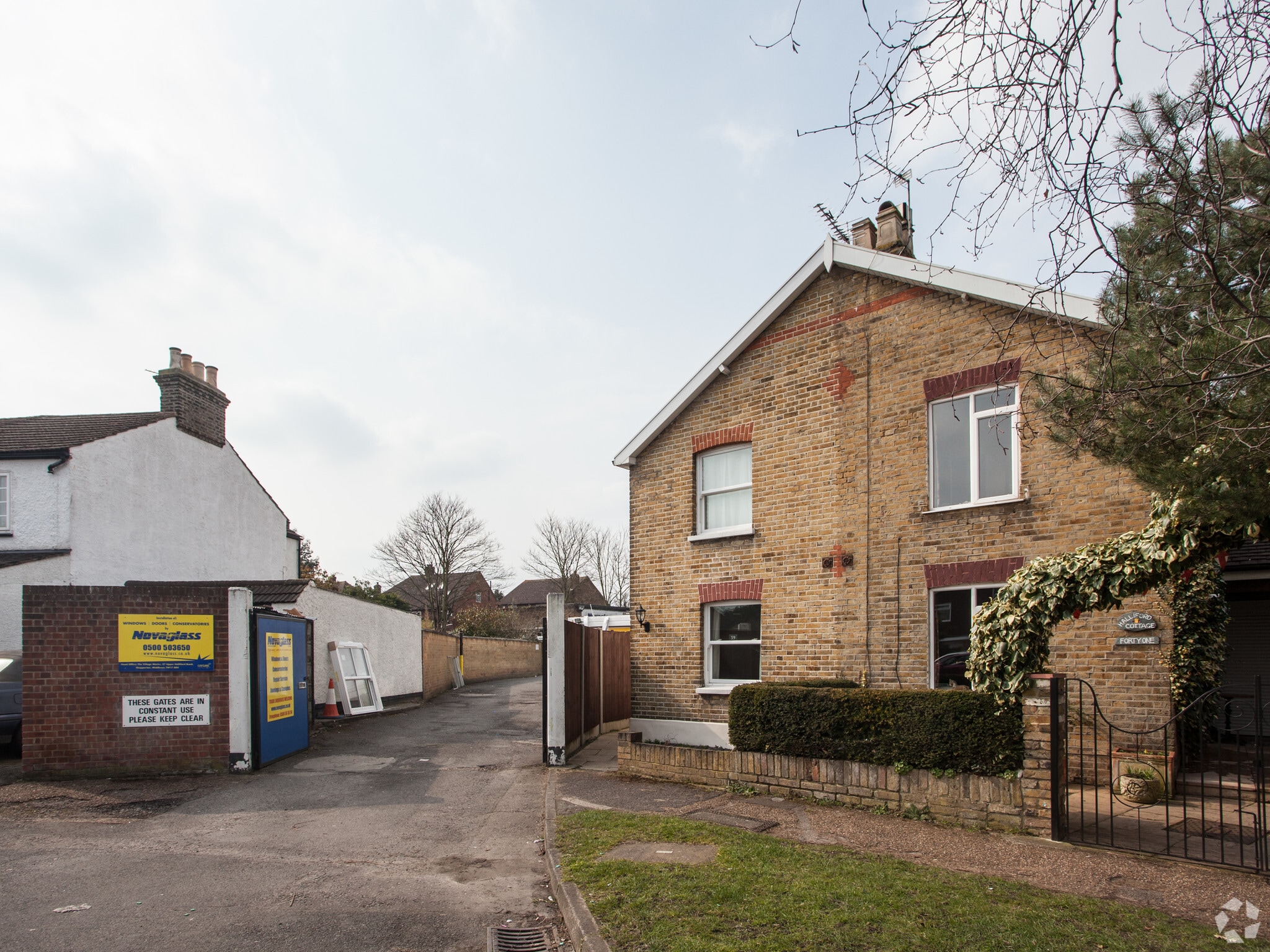 37-39 Upper Halliford Rd, Shepperton for lease Primary Photo- Image 1 of 3
