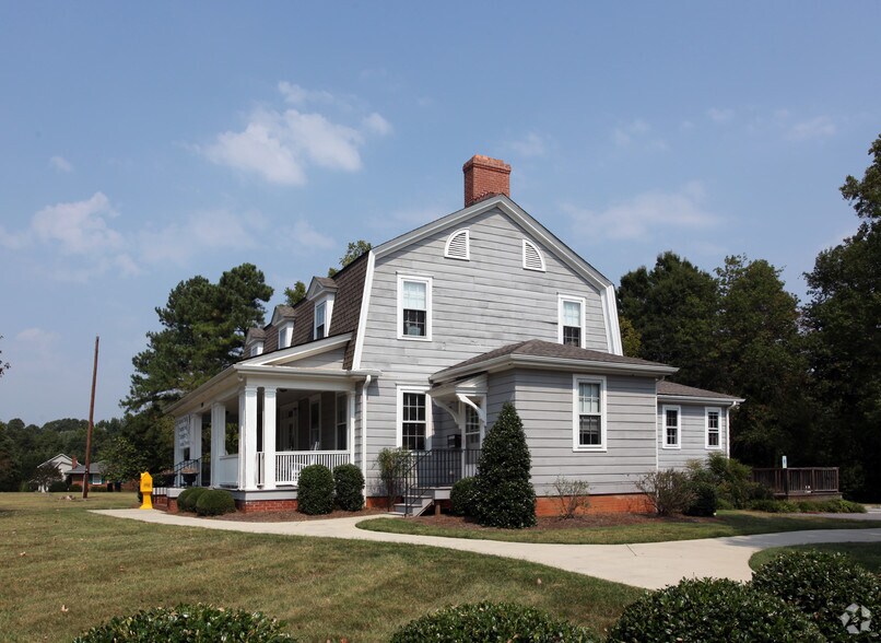 7504 Summerfield Rd, Summerfield, NC à louer - Photo du bâtiment - Image 2 de 33