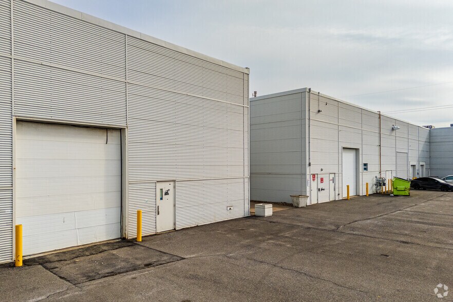 9975-9995 St De Châteauneuf, Brossard, QC à louer - Photo du bâtiment - Image 3 de 5