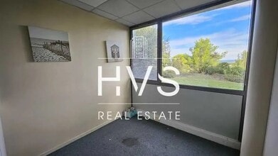 Office in Aix-en-Provence for lease Interior Photo- Image 1 of 5