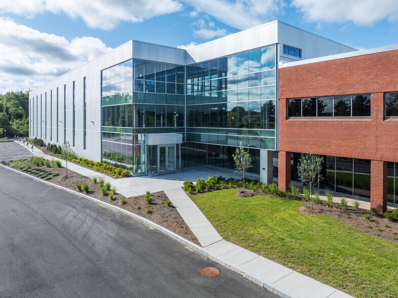 30 Dan Rd, Canton, MA à louer - Photo du bâtiment - Image 2 de 15