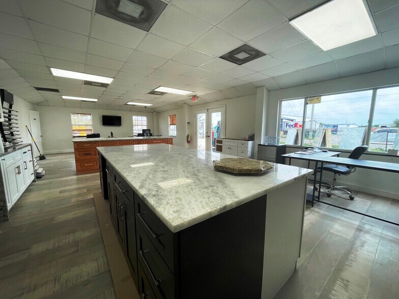 3205 Hanson St, Fort Myers, FL à louer - Photo intérieure - Image 3 de 7