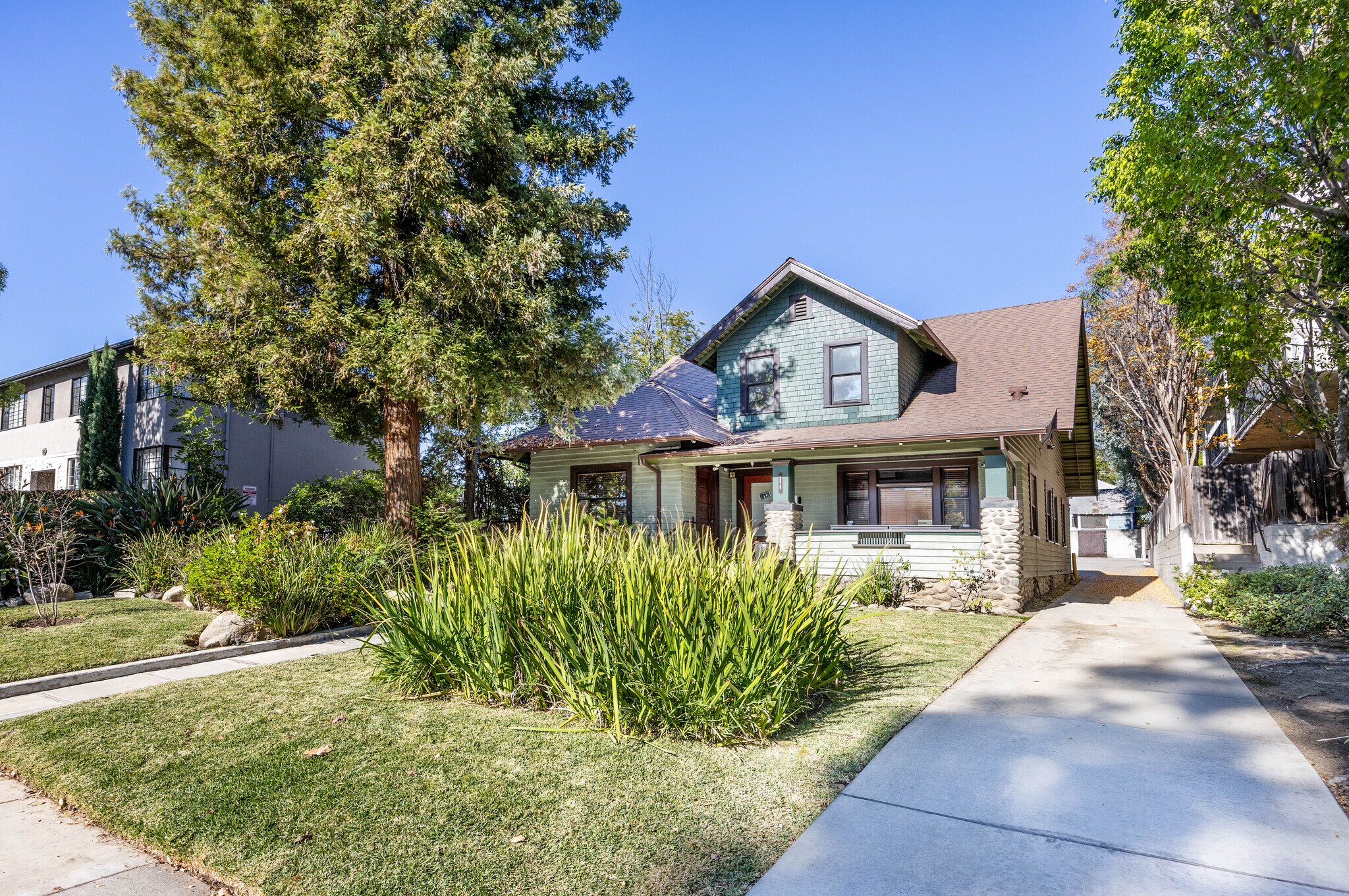 275 E California Blvd, Pasadena, CA à vendre Photo principale- Image 1 de 12