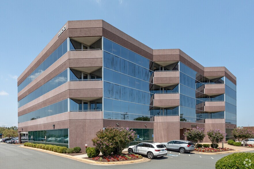 3900 Jermantown Rd, Fairfax, VA à louer - Photo du bâtiment - Image 1 de 5
