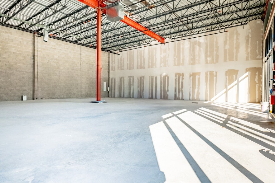 383 N Bedford Rd, Mount Kisco, NY à louer - Photo du bâtiment - Image 2 de 7