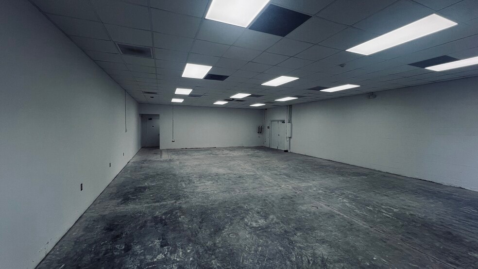 2107-2129 E 63rd Ave, Bradenton, FL for lease - Building Photo - Image 3 of 12