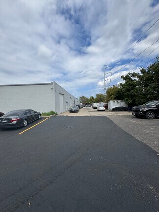 Plus de détails pour 130-138 Railroad St, Huntington Station, NY - Industriel à louer