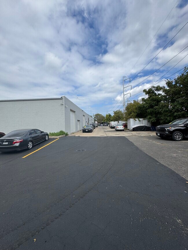 Plus de détails pour 130-138 Railroad St, Huntington Station, NY - Industriel à louer