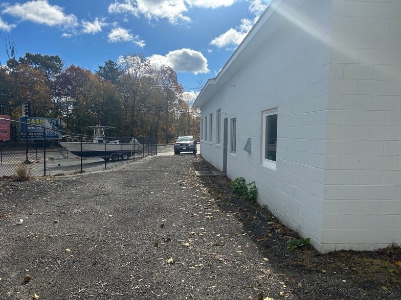 377 Washington St, West Warwick, RI for sale - Building Photo - Image 3 of 11