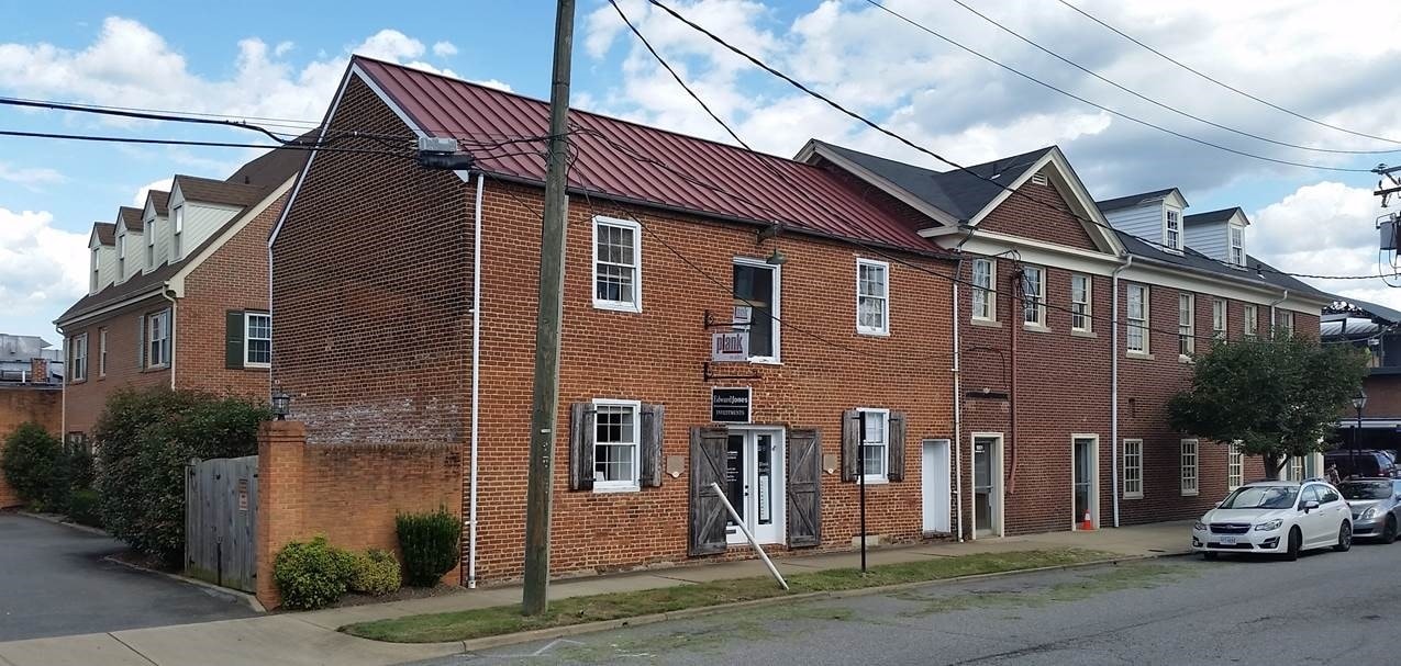 1011 Charles St, Fredericksburg, VA for lease Primary Photo- Image 1 of 43