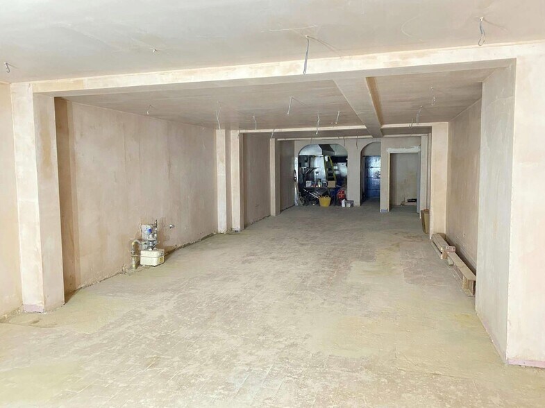 31 Broadway, Peterborough for lease - Interior Photo - Image 2 of 3