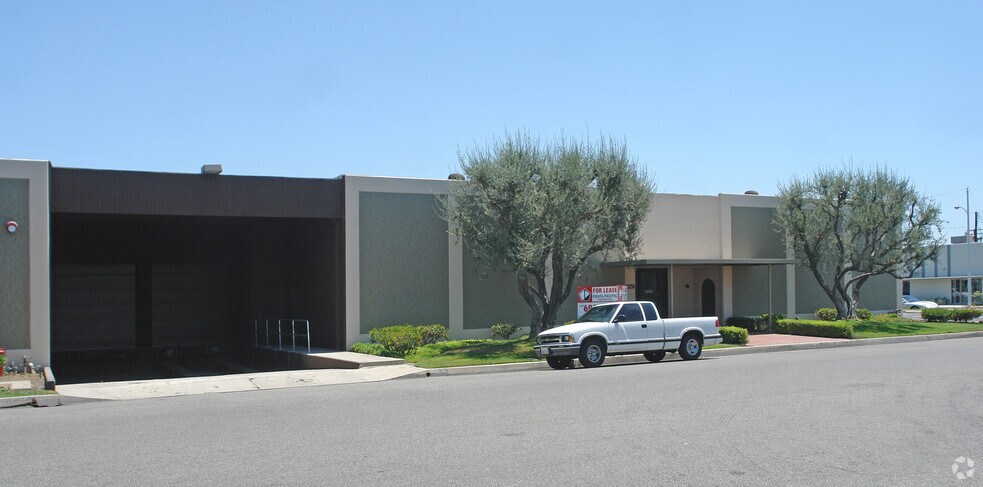 7310 Adams St, Paramount, CA à louer - Photo du bâtiment - Image 3 de 3