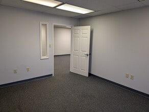 801 W Bay Dr, Largo, FL à louer Photo intérieure- Image 2 de 14