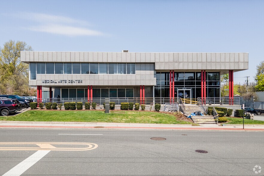 19-21 Fair Lawn Ave, Fair Lawn, NJ à louer - Photo du bâtiment - Image 3 de 5