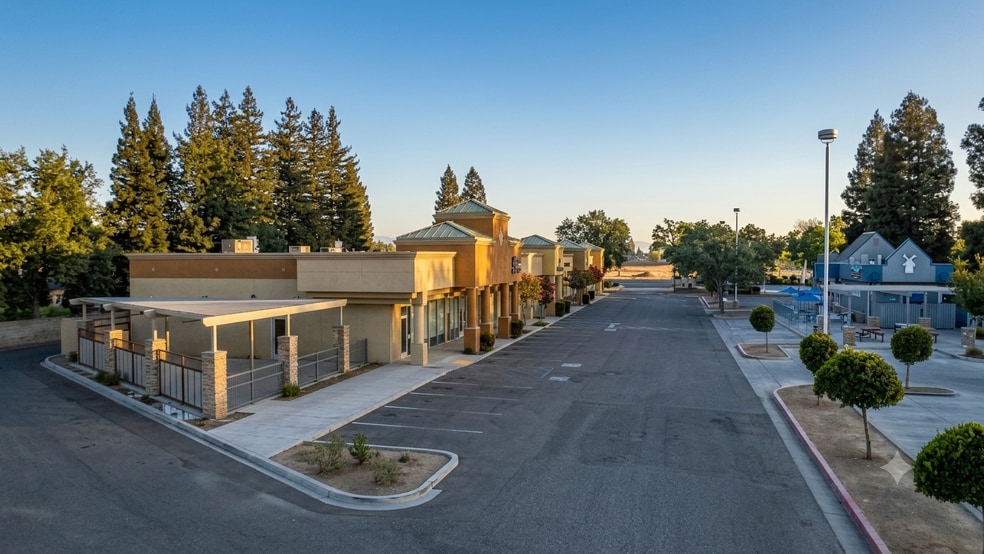 10063-10085 N Maple Ave, Fresno, CA à louer - Photo du bâtiment - Image 2 de 5
