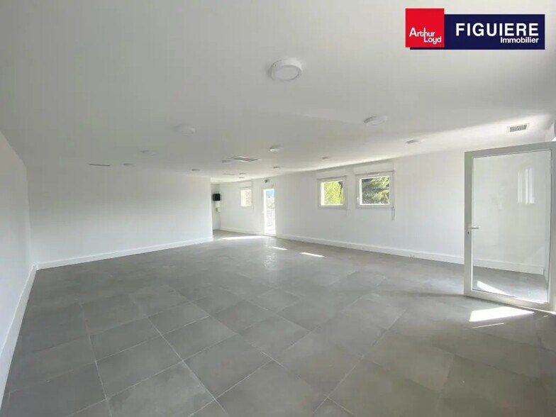 215 Avenue Jean Monnet, Saint-Cannat for lease - Interior Photo - Image 2 of 5