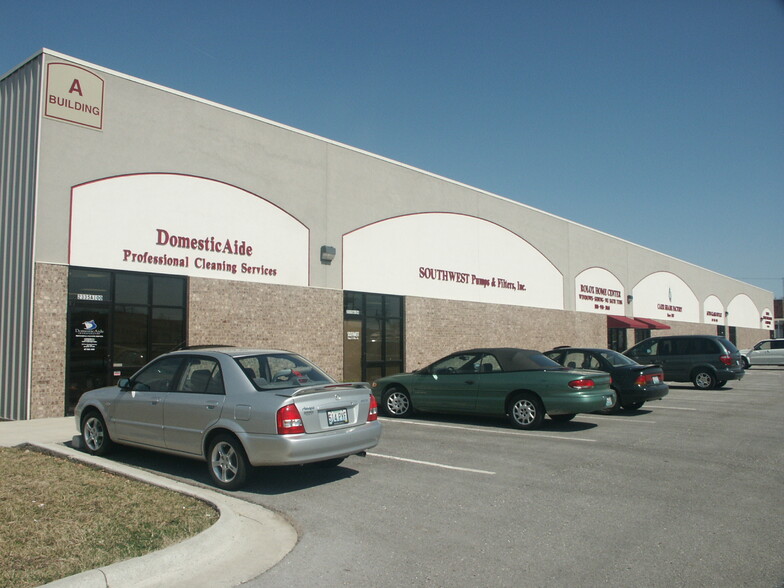 2335 E Chestnut Expy, Springfield, MO for lease - Primary Photo - Image 1 of 1