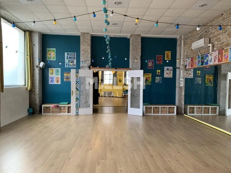 Retail in Lyon for lease - Interior Photo - Image 2 of 5