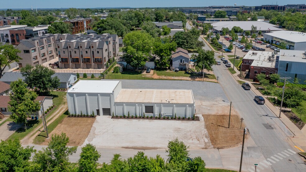 701 5th St SE, Bentonville, AR à vendre - Photo du bâtiment - Image 2 de 5