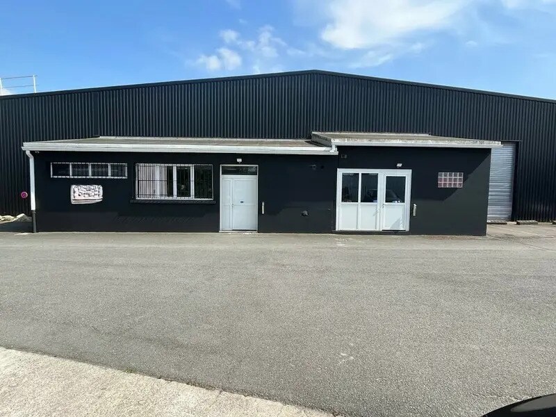 Retail in Pessac for lease Building Photo- Image 1 of 5