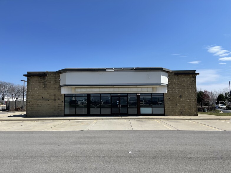 679 Weber Rd, Romeoville, IL for lease - Building Photo - Image 1 of 4