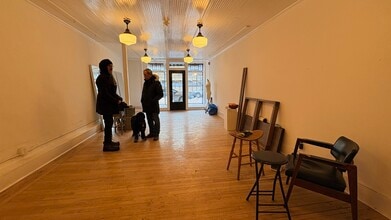 620 1/2 Warren St, Hudson, NY à louer Photo intérieure- Image 2 de 3