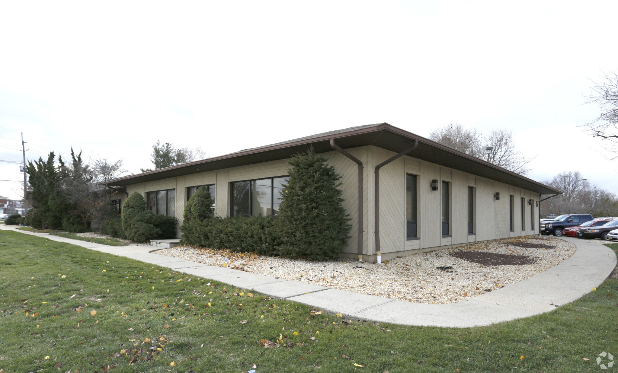 15 S Main St, Edison, NJ à louer Photo principale- Image 1 de 6