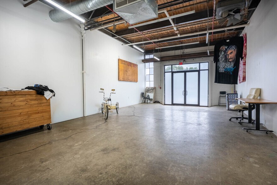 100 Symes Rd, Toronto, ON à vendre - Photo du bâtiment - Image 3 de 10