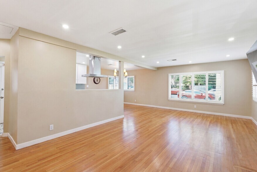 5236 Bellingham Ave, Valley Village, CA à vendre - Photo du bâtiment - Image 3 de 53