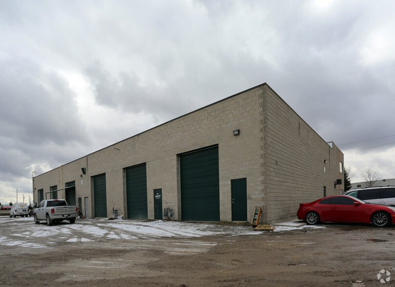 62 Plant Farm Blvd, Brantford, ON for lease - Building Photo - Image 2 of 9