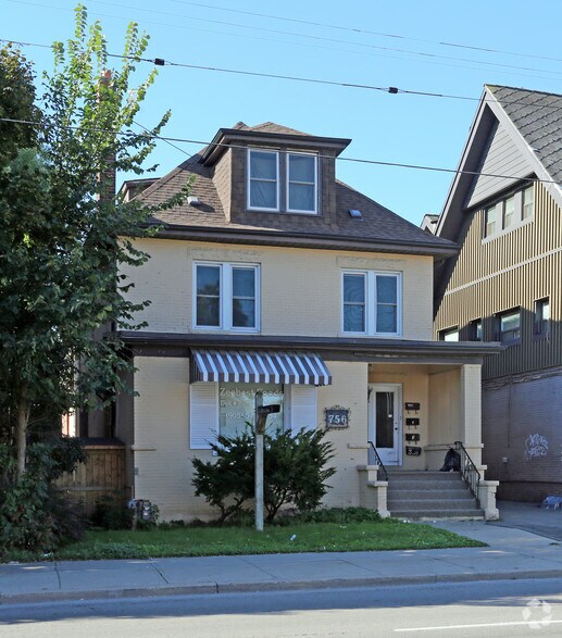 756 Main St E, Hamilton, ON for sale - Primary Photo - Image 1 of 2