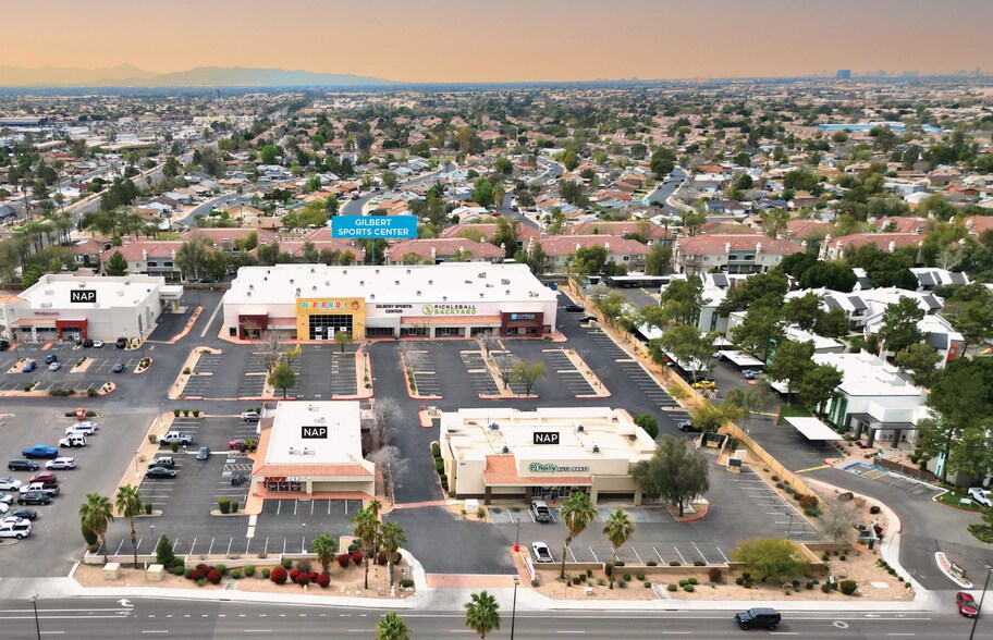 868 N Gilbert Rd, Gilbert, AZ à vendre - Photo du bâtiment - Image 2 de 16