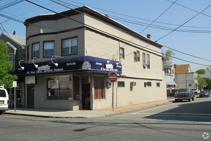 604 Van Houten Ave, Clifton, NJ à vendre - Photo du bâtiment - Image 2 de 8